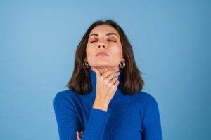 Nódulo de tireoide: sintomas, causas e tratamento