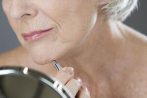 Excesso de pelos: por que ocorre e como controlar?